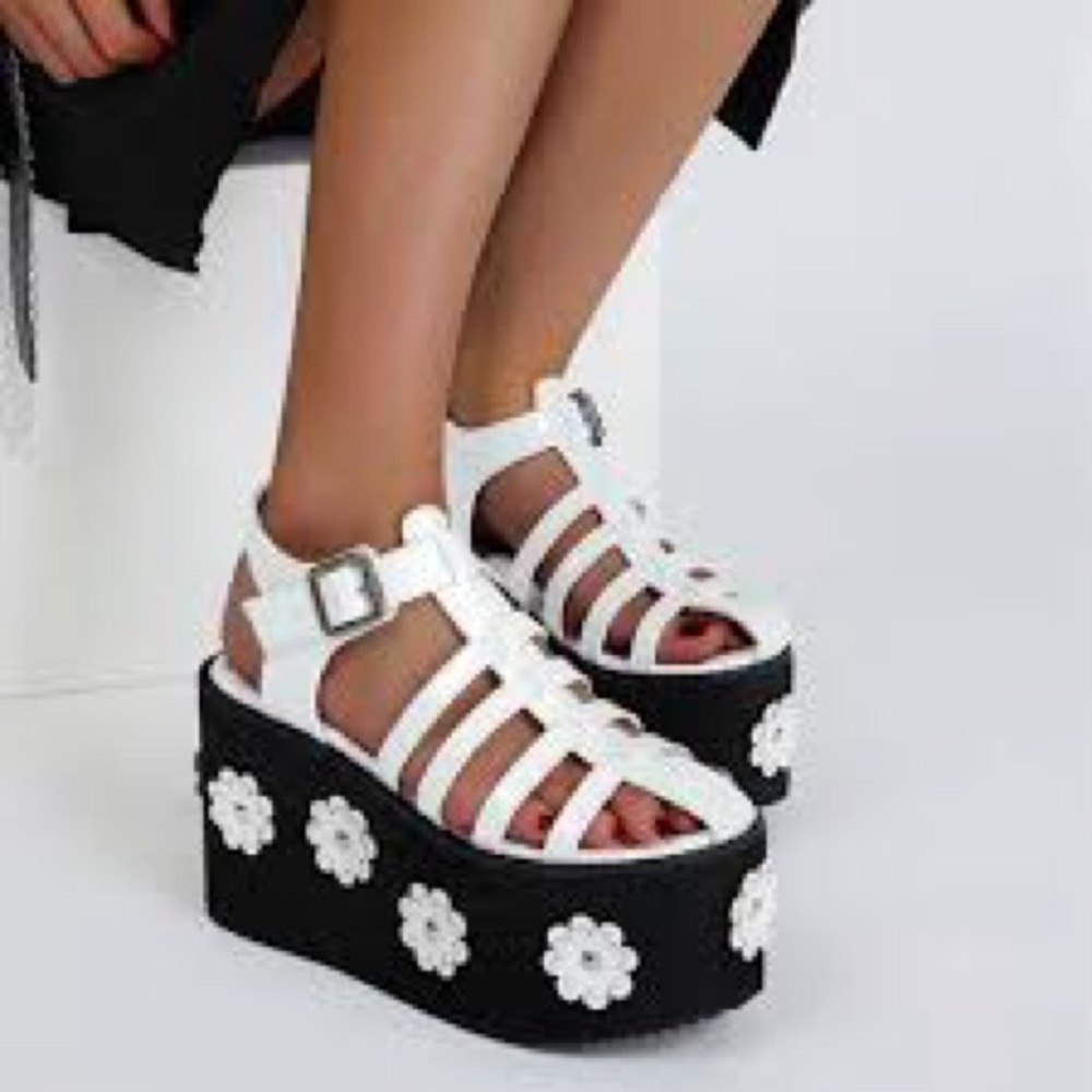 SHEIN White and Black Floral Platform Sandals/Size 5